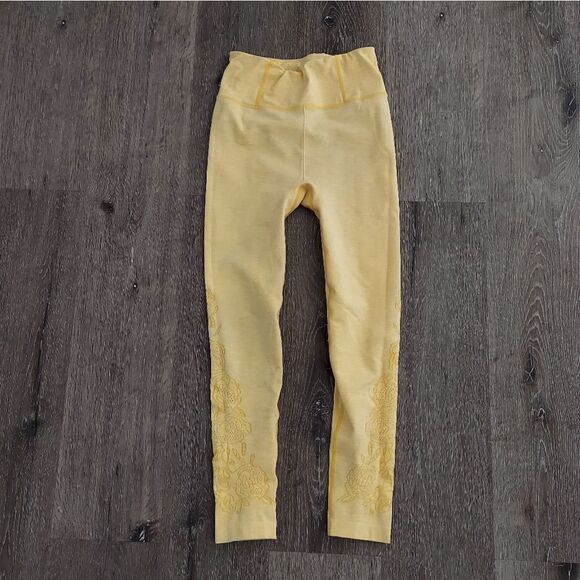 CALIA BY CARRIE UNDERWOOD SEAMLESS HIGH RISE PERFORATED FLORAL LEGGINGS SMALL - Picture 1 of 10